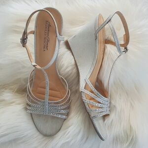 Badgley Mischka Womens Wedge Silver Rhinestone Ankle Strap Shoes